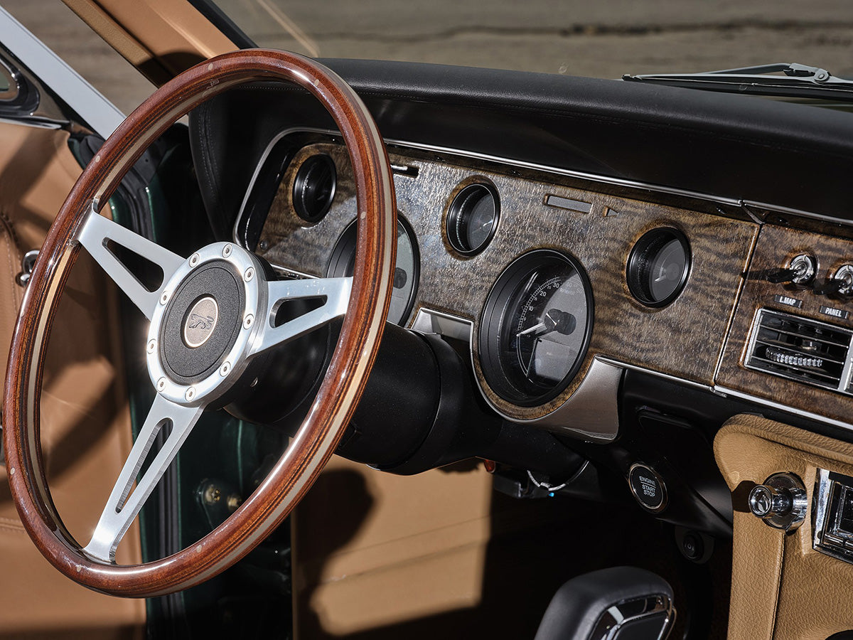 Dashboard of the Ringbrothers 1968 Cougar with hidden E-Stopp button